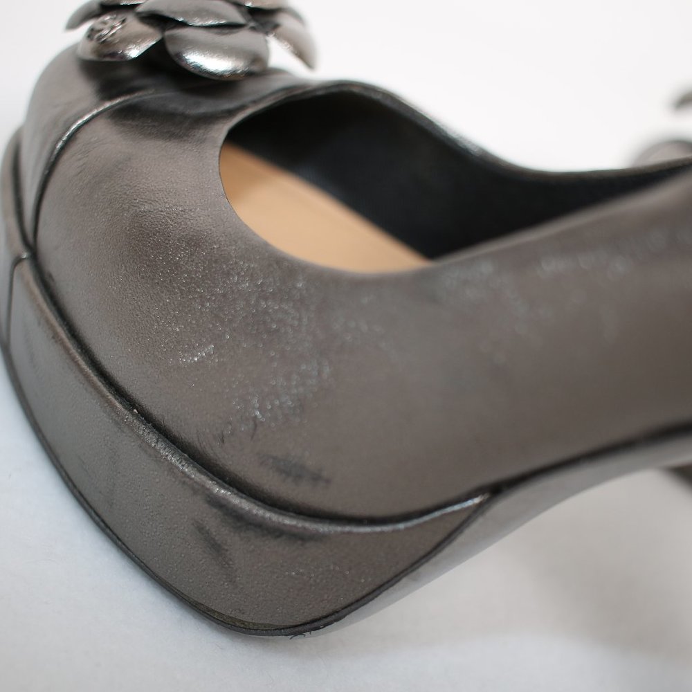 CHANEL Camellia Metallic Silver Leather Pumps Sz 36 - Picture 9 of 13